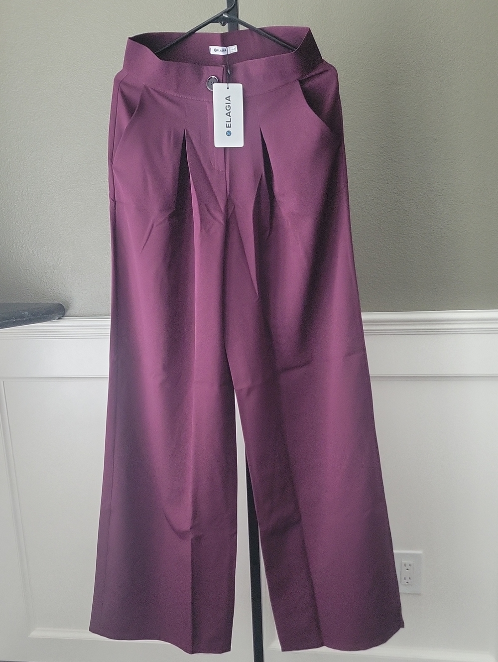 ELAGIA Women's Wide-Leg Pleated Pants — Plum